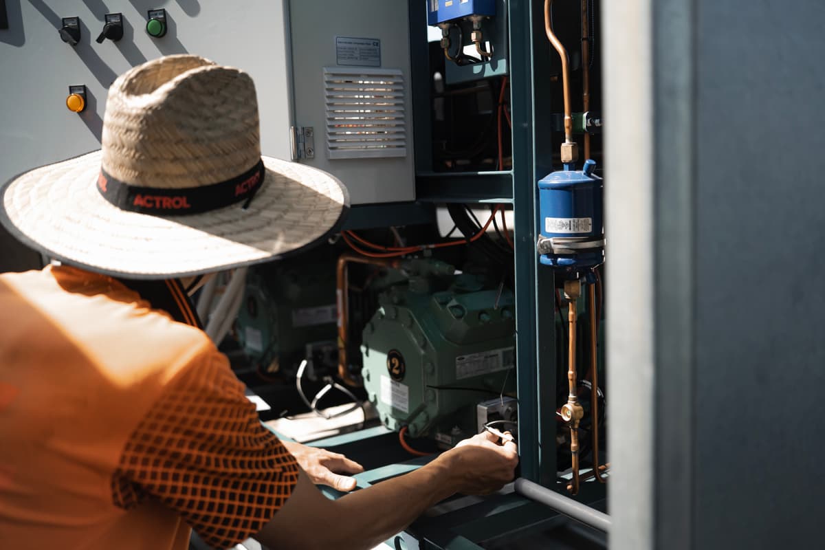 Expert refrigeration diagnostics and technical repair